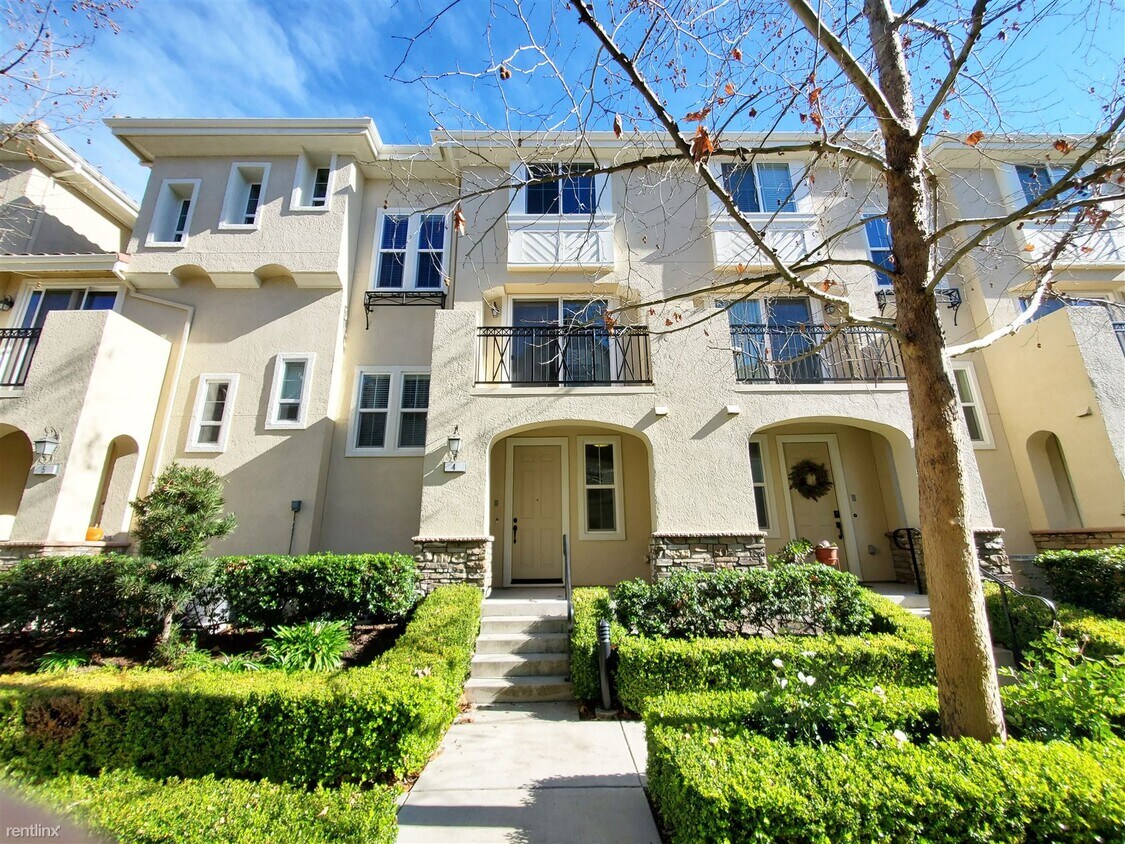 Primary Photo - 2 br, 2.5 bath Townhome - 164 Heligan Lane 4