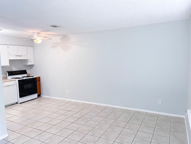 Building Photo - 1203 Southport Dr