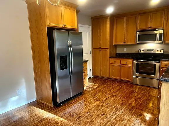 Foto del edificio - "Charming 3-Bedroom Oasis with Cozy Fireplace in Veneta – 1268 Sq Ft of Comfort!"