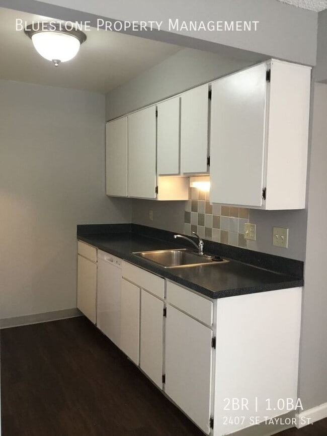 Foto del edificio - 2407 SE Taylor St