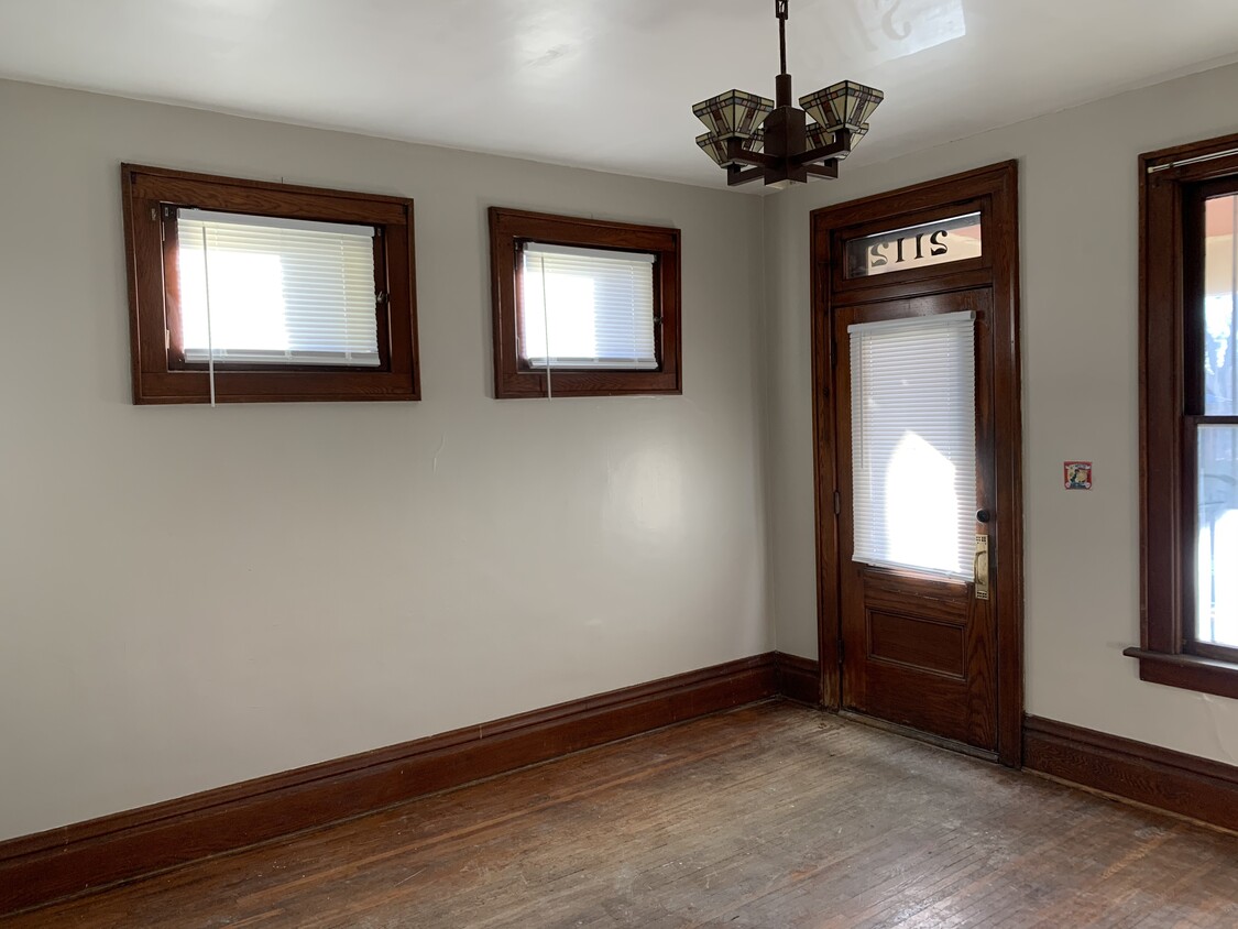 Primary Photo - 2112 N 4th St