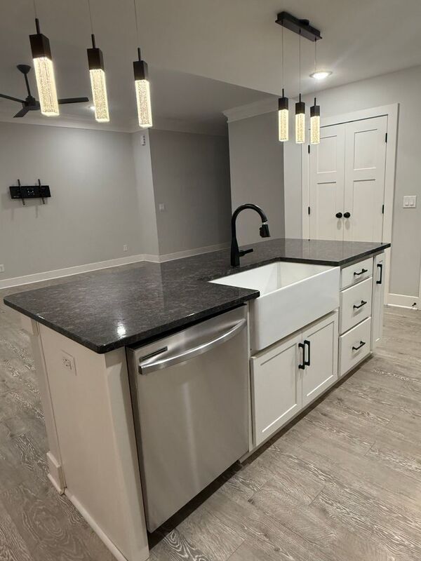 Building Photo - 4448 Venice Way