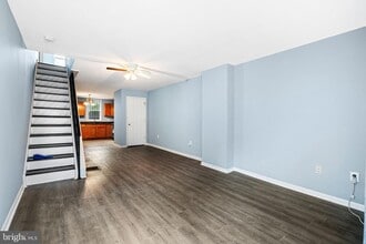 Building Photo - 2035 Watkins St