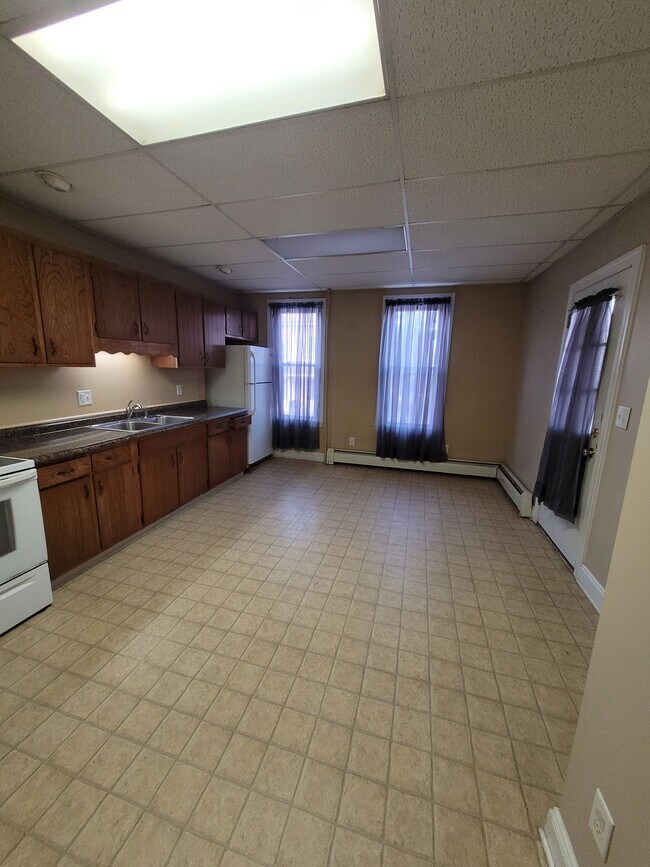 Foto del edificio - 227 Pleasant St