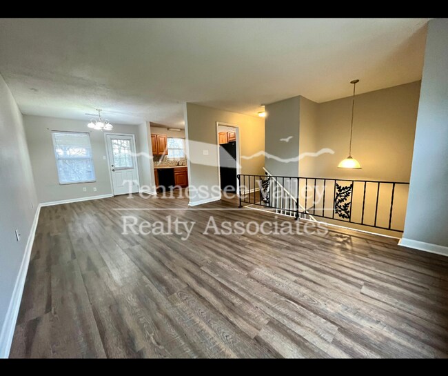 Foto del edificio - Spacious 3 bed/1.5 bath split foyer in Hid...