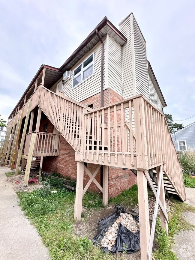 Building Photo - 9532 5th Bay St
