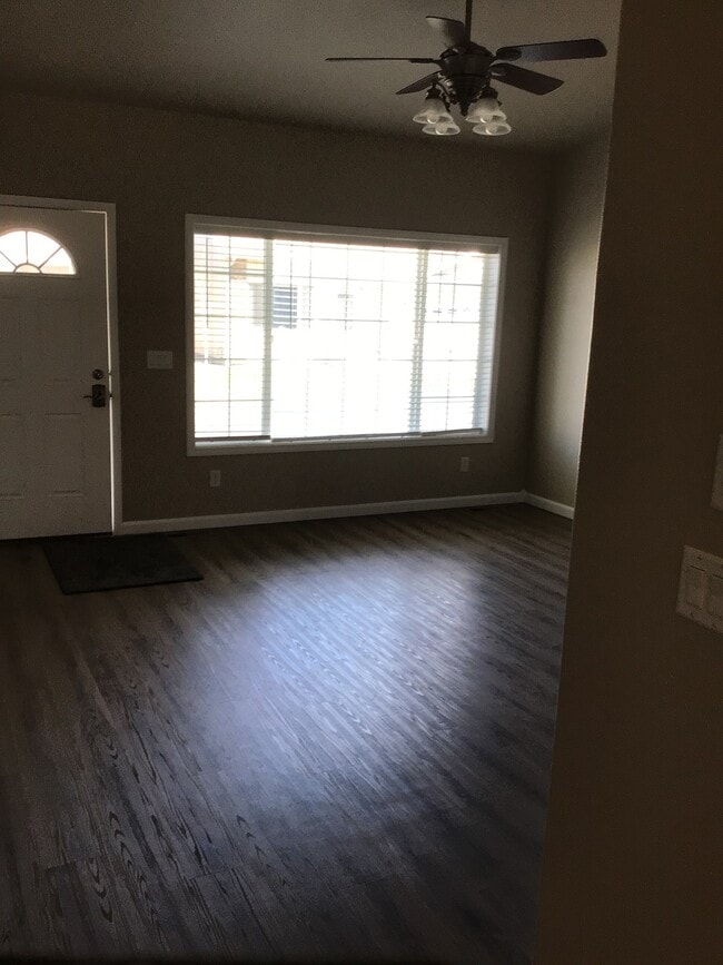 Building Photo - 3134 New Hope Dr