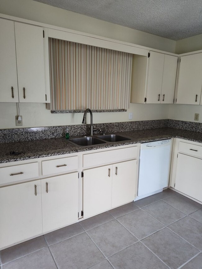 Building Photo - Oak Run 55Plus Community
