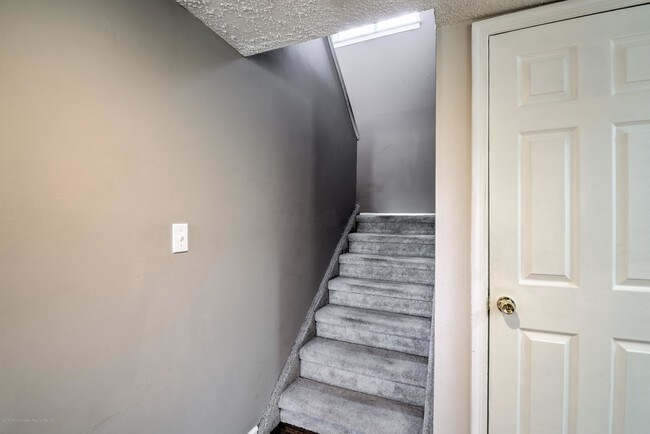 Building Photo - 135 Greenwood Dr
