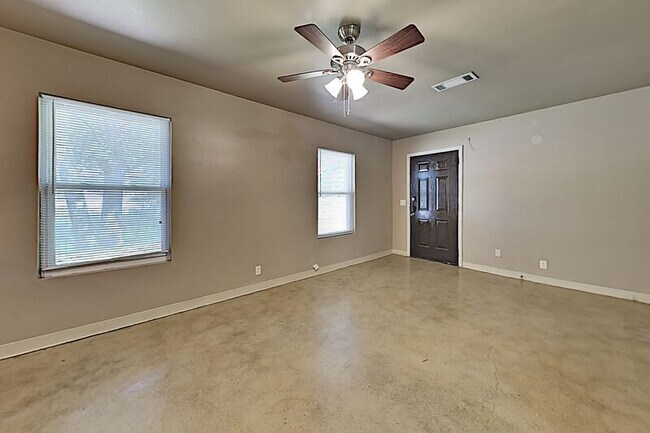 Building Photo - Two Bedroom Duplex in North Nashville