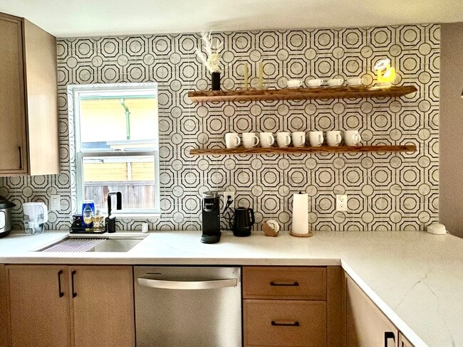 Building Photo - 720 Stannage Ave