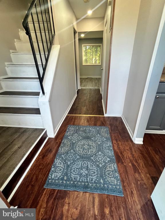 Foto del edificio - 32 Wayside Ct