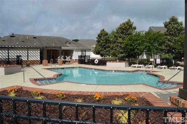 Foto del edificio - 623 Oakfield Tr