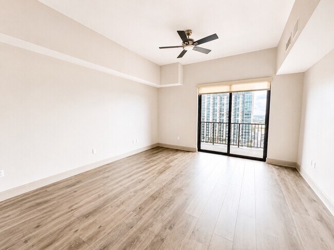 Building Photo - 9787 Katy Fwy