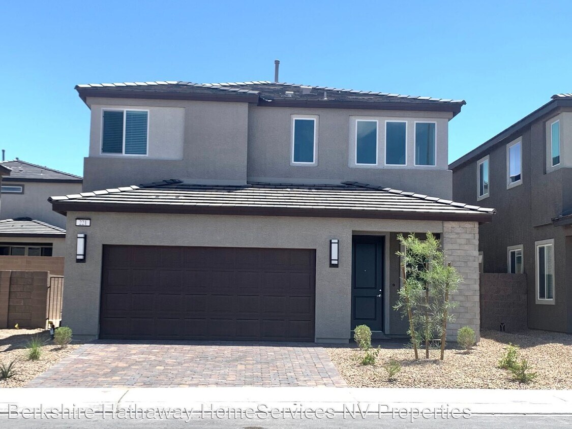 Foto principal - 4 br, 3 bath House - 221 E. Neal Ave