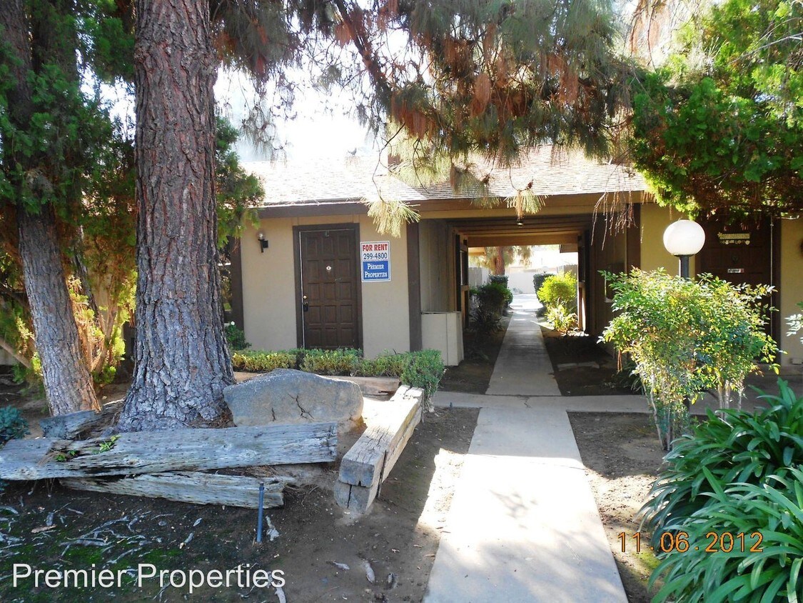 110 W 9th St, Clovis, CA 93612 Condo for Rent in Clovis, CA