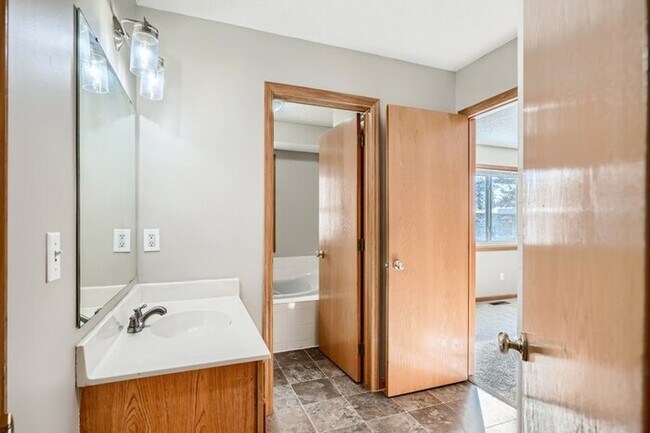 Foto del edificio - 2513 W 70Th Street, Richfield, MN, 55423