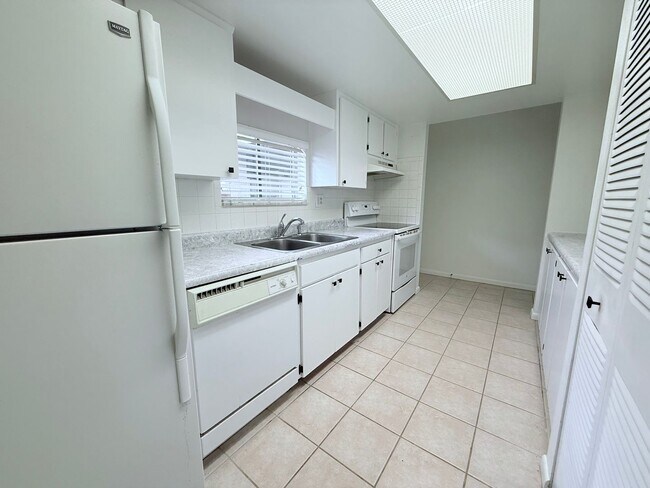 Foto del edificio - 8608 Lake Isle Dr