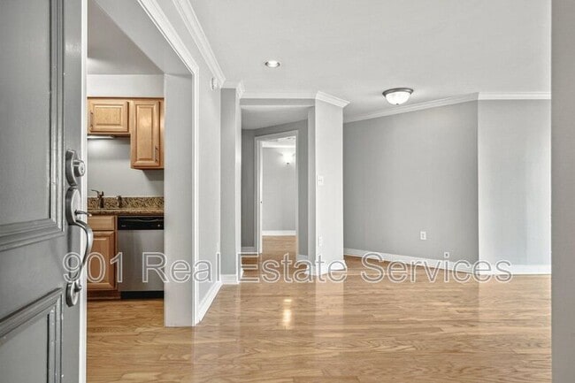 Building Photo - 655 Riverside Dr