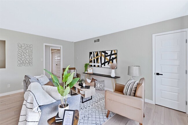 Foto del edificio - 10506 Sandra Lynn Dr