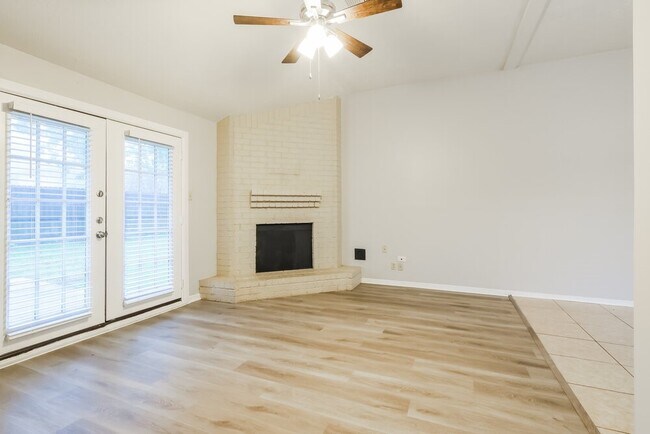 Foto del edificio - 1010 Hickory Post Ct