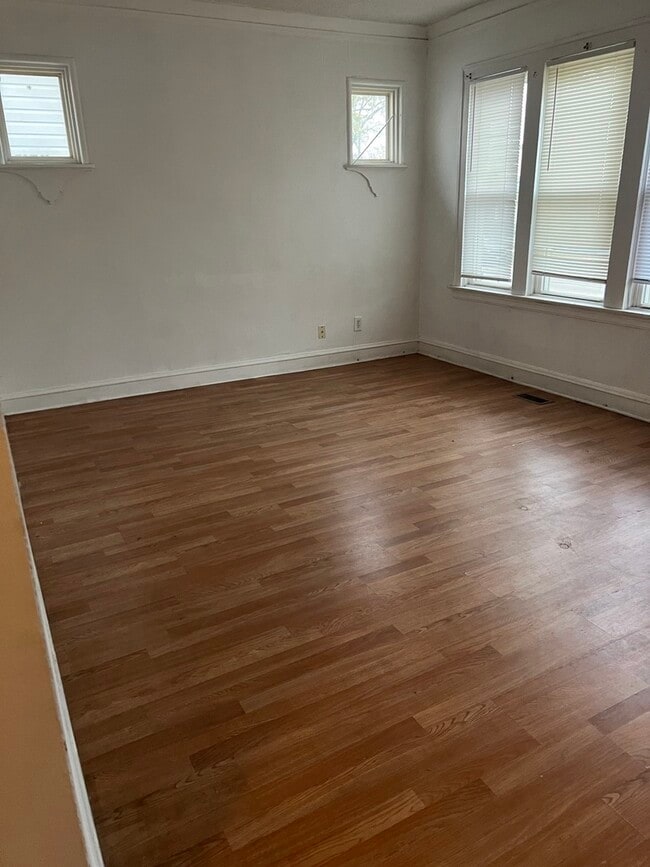 Building Photo - 8416 S Euclid Ave