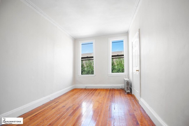 Building Photo - 328 19th Street