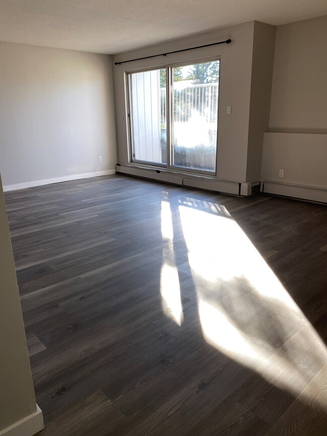 Building Photo - Palisades Manor