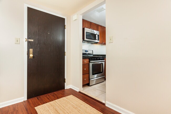 Foyer - 4808 Moorland Ln