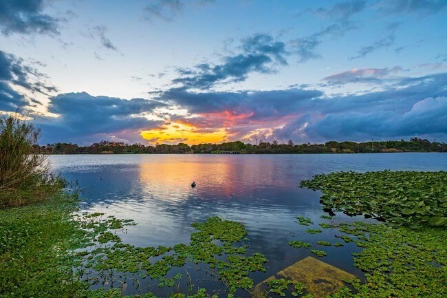 Foto del edificio - 1400  Lake Drive