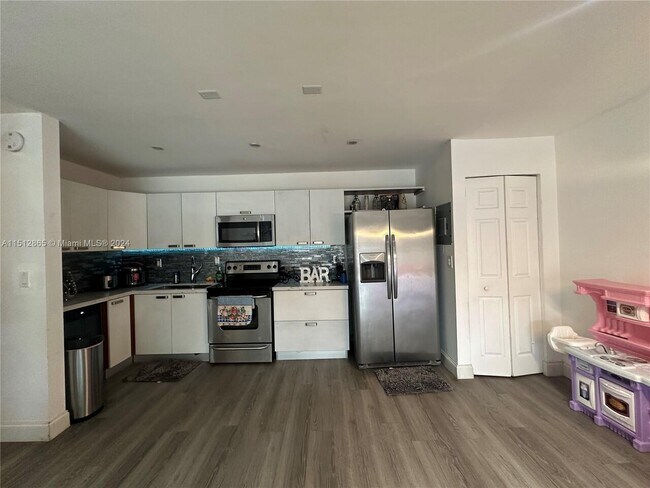 Foto del edificio - DORAL GARDENS CONDO