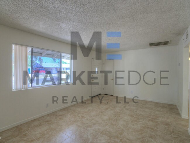 Foto del edificio - 3Bed/1Bath House at 35th/Cactus! $1499 MOV...
