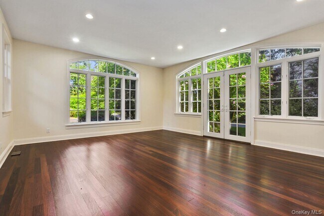 Foto del edificio - 724 Forest Ave