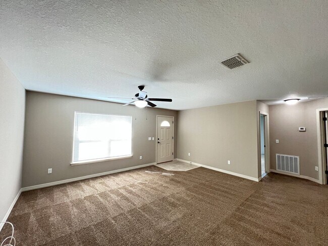 Foto del edificio - Incredible, 3 Bedroom, 2 Bathroom Home in ...