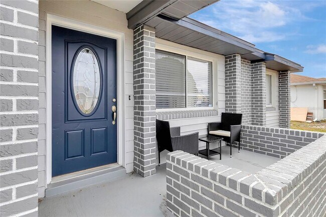 Building Photo - 523 Floral Dr