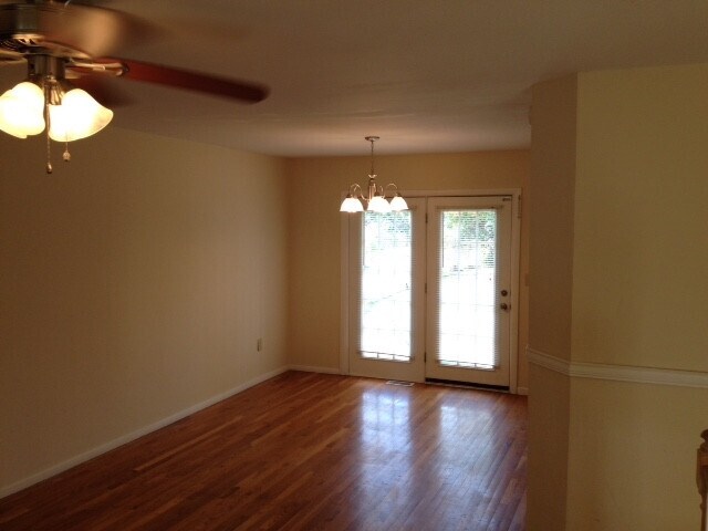 Foto del edificio - 7058 Manderlay Dr