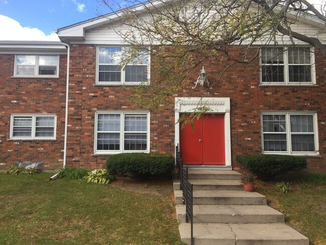 FOXWOOD HILLS - 1420 Nettie St