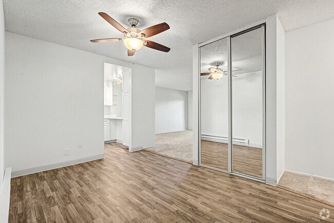 2BR, 2BA - 950SF - Dining Room - Willow Glen Apartments