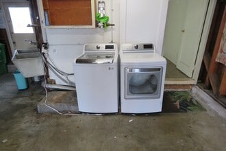 Building Photo - 487 Monterey Blvd