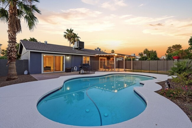 Building Photo - 4 Bed Home in Scottsdale Quarter!!
