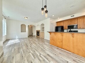 Building Photo - 6935 Traveler Ln