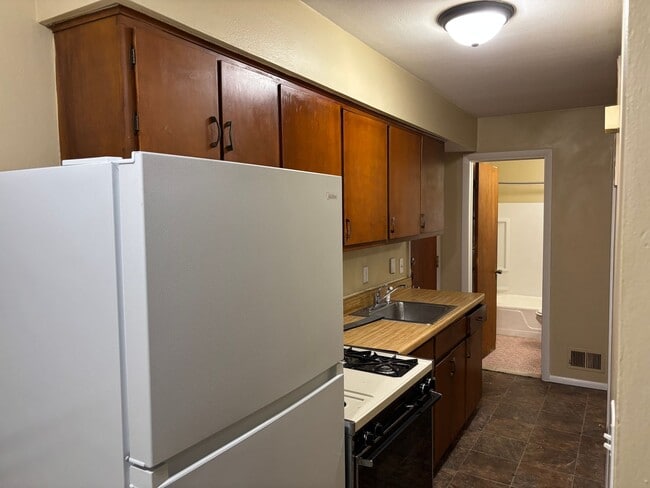 Building Photo - 375 S Detroit Ave