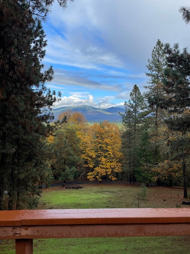 2694 Robertson Bridge Rd, Grants Pass, OR 97526 House Rental in