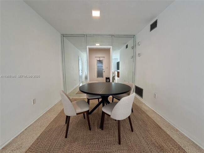 Foto del edificio - 1135 101st St