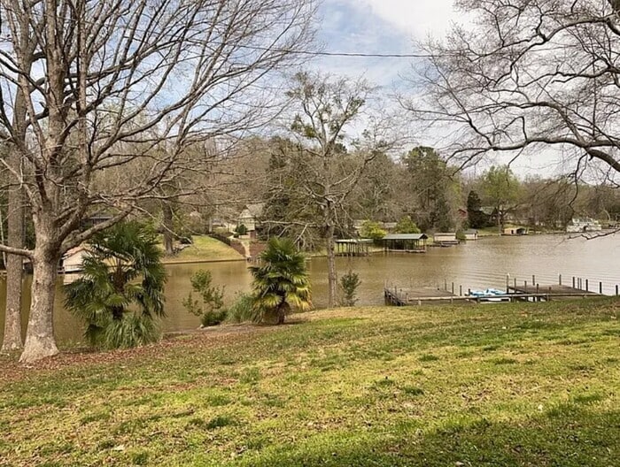 Primary Photo - 215 Hammond Cir