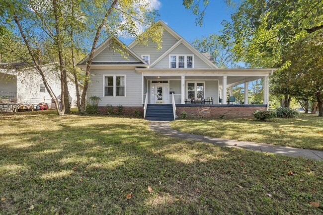 Building Photo - 920 Silverdene Pl