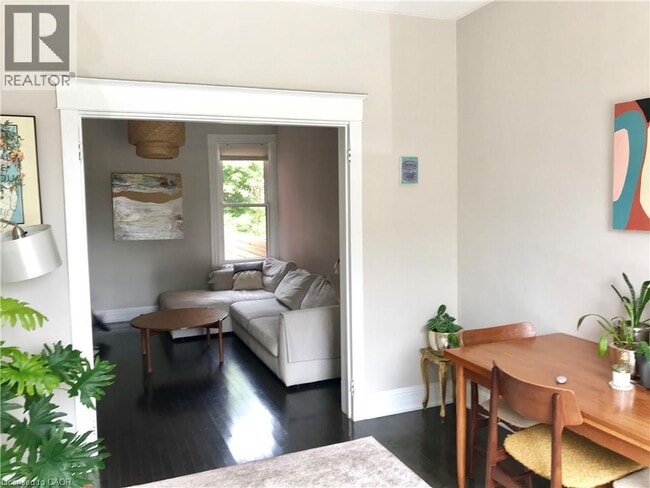 Photo du bâtiment - 291 Bay St N