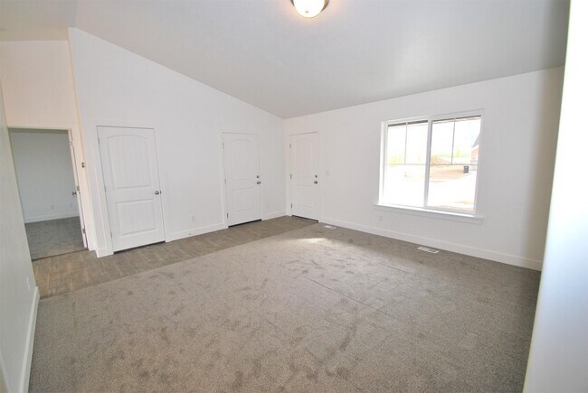 Building Photo - 588 S 770 E