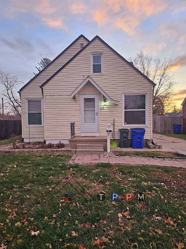 Primary Photo - 3 Bedroom | 1 Bathroom Single Family Home ...