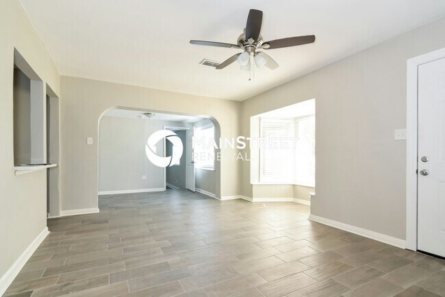 Building Photo - 3 Bedroom Pet-Friendly Home in Tampa, FL w...